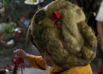 Unique! This 80-year-old Grandfather in Vietnam has 5 Meter Long Hair and is Petrified