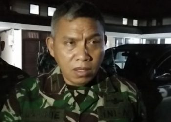 Horrible! an Indonesian National Army Killed Hanging with His Hands Tied to a Guava Tree