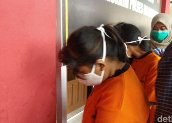 Two Thieving Girls are Determined to Kill a Rented Grandmother When She is Caught Doing Something