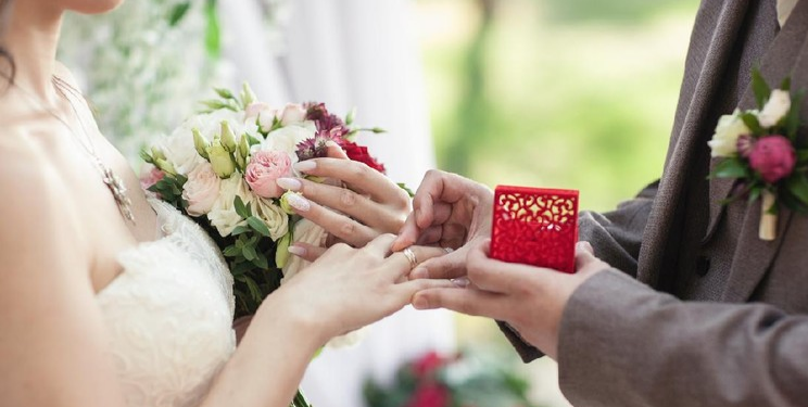 The Story of a Handsome Man Marries a Crippled Girl, Falling in Love because of an Online Game