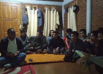 Shipcrew Members Are Abandoned in Luxury House