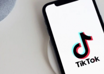 The Viral Video of a Group of Prisoners Having Fun Playing TikTok in Prison, How Come?