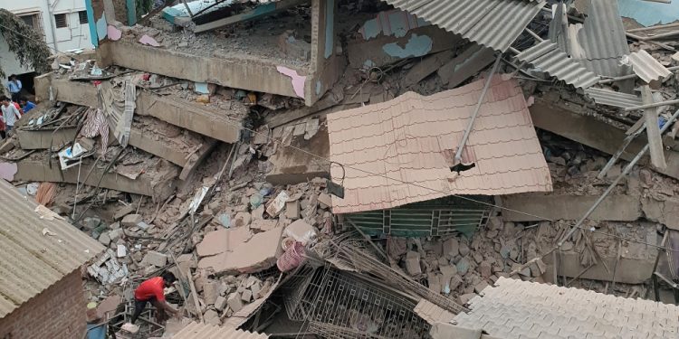 Rescue Workers Pulled More Than 60 People From the Rubble of a Collapsed Building in Mumbai