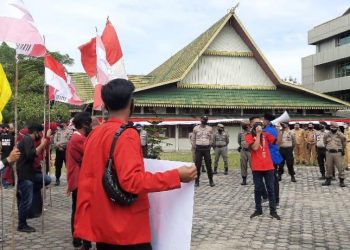 Geruduk Regent’s Office, Indragiri Hilir Student Requesting Transparency of Regional Expenditure Budget