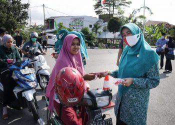 The Siak Family Empowerment and Welfare Mobilization Team Holds a Joint Movement to Wear Masks Against the Covid-19 Virus
