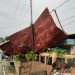 Rain accompanied by strong winds, several residents’ houses in Tembilahan were damaged to collapse