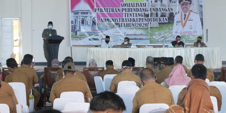 In The New Normal Period, The Siak Regent Opens The Socialization of The 2020 Population Administration Legislation and Regulations