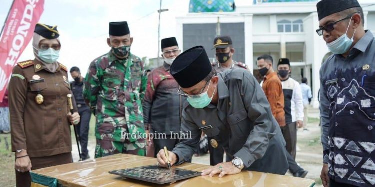 Inaugurating Islamic Boarding School, Indragiri Hilir Regent Expects Every Village to Give Birth to Hafidz and Hafidzah