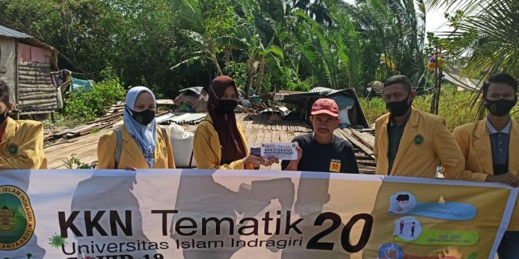Caring for Hurricane Victims, Students of Indragiri Islamic University Community Service Program at Arba Week Deliver Aid
