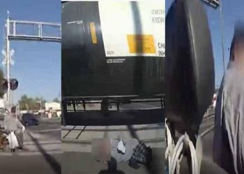 Viral! This policewoman managed to save an old man who was almost run over by a train