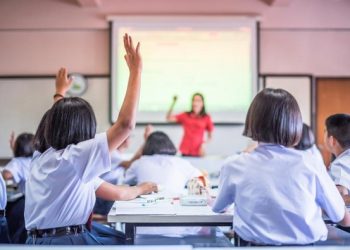 Schools Open With Conditions; Using a 3 layer mask to prohibit borrowing learning tools