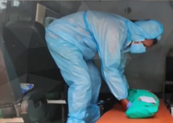 The Story of An Indian Man Who Carrying an Infant’s’ Dead Body Got Attention On Social Media