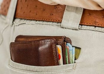 Pickpocketed 14 Years Ago, This Men’s Wallet Made It Back In Her Hand