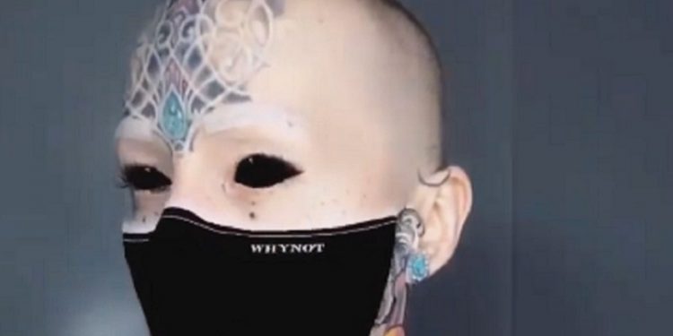 This Beautiful Woman is Dare to Modify Her Body to Resemble a Robot