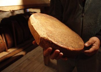 Unique! In This Village, Residents Prepare the Cheese for Funerals