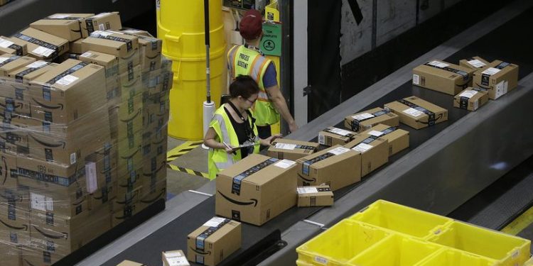 Amazon Announced that Will be Hiring 100,000 New Associates