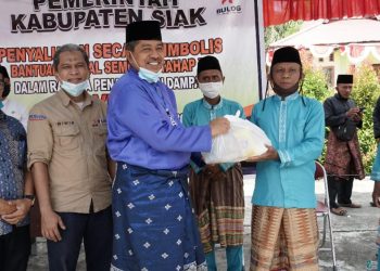 Siak Regency Government Distributes Phase II Basic Food Aid for 33 Thousand Households in Pusako
