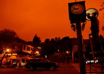 Horrible! the California Sky Truns Into Red In The Morning