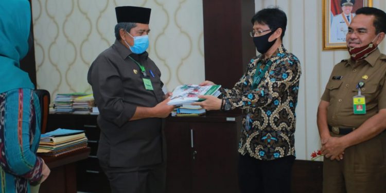 Helping Improve the Quality of Education in Siak Regency, Regent Alfedri: Continue the Partnership with the Tanoto Foundation