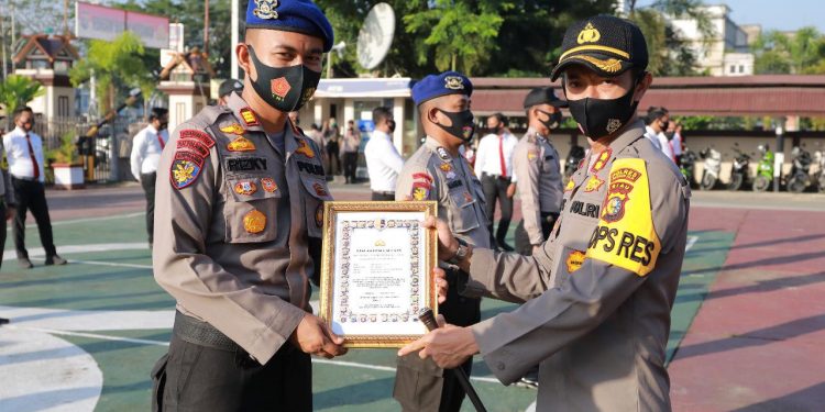 At Least, 26 Police in Indragiri Hilir Received Awards