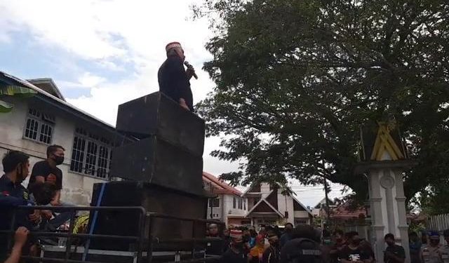 The Masses that Consisting of IMK raided the Indragiri Hilir Regent’s Office