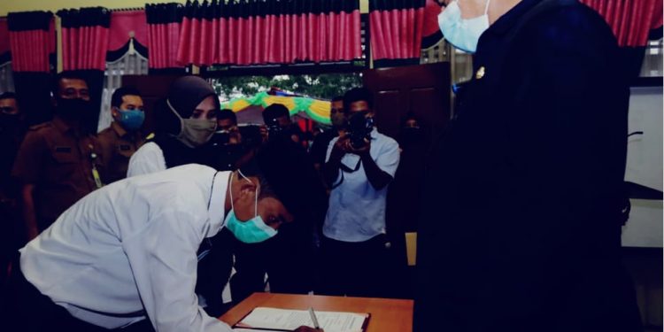 The Regent of Siak Inaugurated Member of Balek Koto Ringin Mempura District