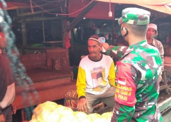 The Task Force For the Acceleration COVID-19 of Indragiri Hilir, Carries Out the Disciplinary Enforcement Patrols in the Floating Market