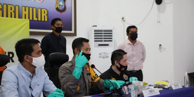 The Police of Indragiri Hilir Held a Press Release About the Disclosing Cases of Methamphetamine Abuse