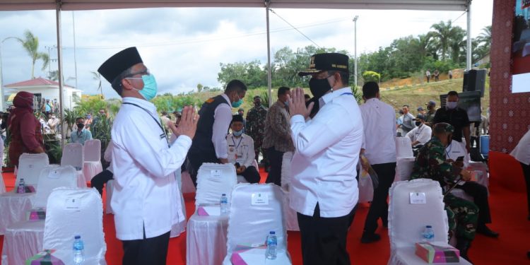 Attending the inauguration of the Pekanbaru – Dumai Toll Road, Regional Secretary Arfan hopes that the economy will continue to develop.