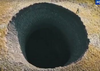 A Mysterious 50-meter Deep Giant Hole Appears in This Remote Place