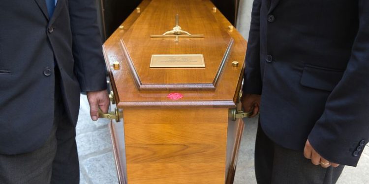 After Unable to Pay for Their Son’s Burial, a Family Forced to Leave the Body on the Floor