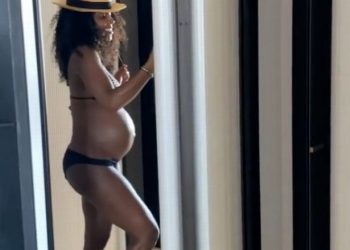 Former Destiny’s Child Star Kelly Rowland has Shown Her Bump to Fans