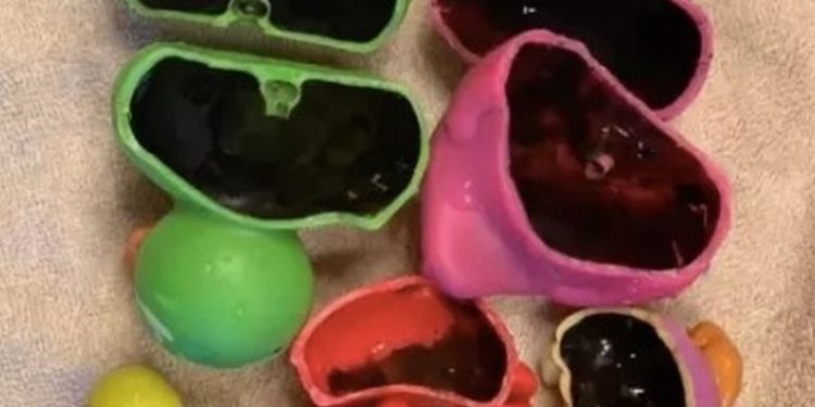 A Mum Warns Other Parents About Bath Toys After Finding Black Mould Inside