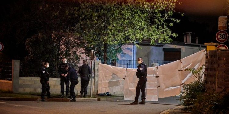 After Decapitated a Teacher in France, the Killer Posted an Horrific Photo of the Victim on Social Media