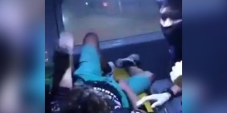 Video of a Rescue Worker Singing a Love Song to Console a Heartbroken Drunk Who was Hit by a Car, has Gone Viral