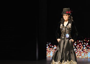 The Story of Wang Yuehua, a 65-year-old Model From Chongqing