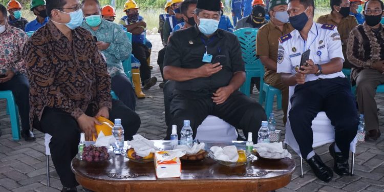 Inaugurating TKBM Cooperative in Tanjung Buton, Regent Alfedri Calls There Will be Ease of Licensing for KITB Investors