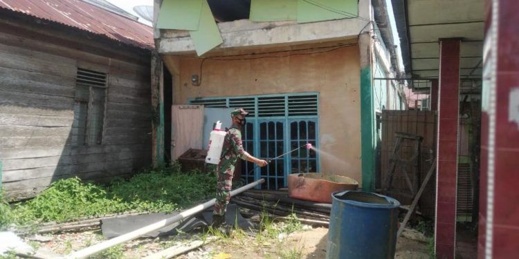 To Break the Spread of Coronavirus, Health Protocol Discipline Enforcement Task Force of Indragiri Hilir Carried Out Disinfectant Spraying