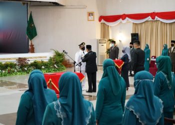 Governor Syamsuar Inaugurates Head of Riau ESDM, as Acting Regent of Siak