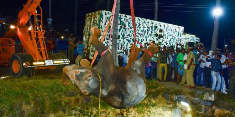 The Story of an Elephant that Hoisted From Deep Well in India