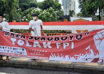 Amazing, Surabaya Residents Hold Action Against Rizieq Shihab’s Arrival by Bringing Nikita Mirzani’s Banner