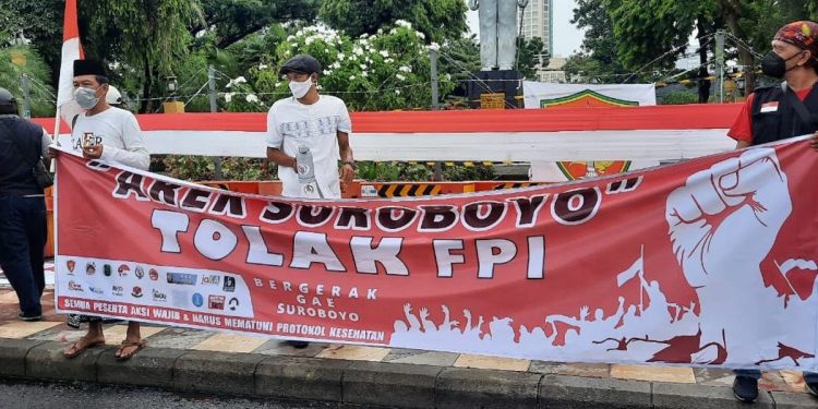 Amazing, Surabaya Residents Hold Action Against Rizieq Shihab’s Arrival by Bringing Nikita Mirzani’s Banner