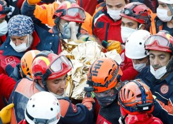 Incredible Moment, a Three-year-old Girl is Pulled Alive From the Wreckage of a Collapsed Building in Turkey