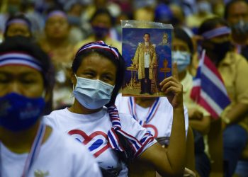 Dozens of People Were Injured When Lawmakers in Bangkok Clashed About Charter Reformation