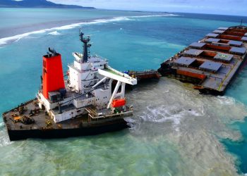 More Than 1,000 Tonnes of Fuel Have Seeped From the Carrier MV Wakashio