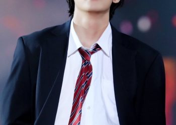 Four Sexy Portrait of V BTS or Kim Taehyung Who is Hot and Seductive