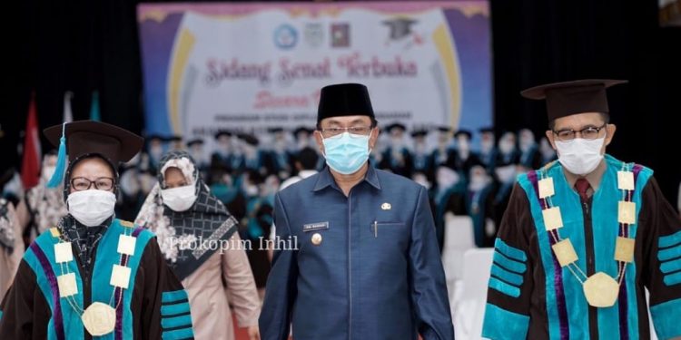 The Regent of Indragiri Hilir Regent Attends the Graduation Ceremony of 45 Student from Husada Gemilang Midwifery Academy