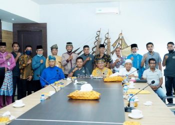 The Regent of Indragiri Hilir Calls Finding Solutions for the Capital of Street Vendors