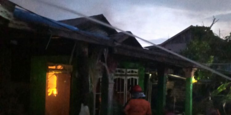 Two Residential Units in Tembilahan Hulu Burned, Two Residents Taken to the Hospital