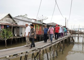 Wanting to be closer to residents, the chairman of DPRD Indragiri Hilir visited the outer villages